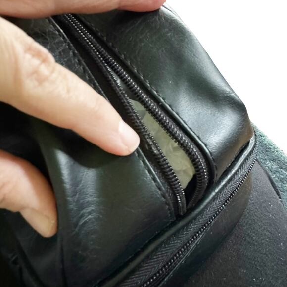 Original Penguin by Munsingwear Men's Black Faux Leather Travel Toiletry Bag OS - Picture 8 of 13